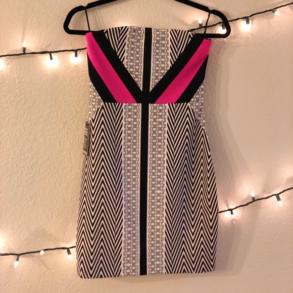 Geometric Strapless Mini Dress - Picture 2 of 4